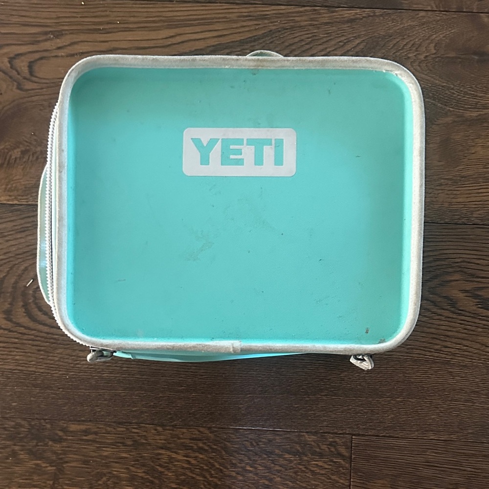 Yeti Aqua Soft Cooler Lunch Box with White Logo